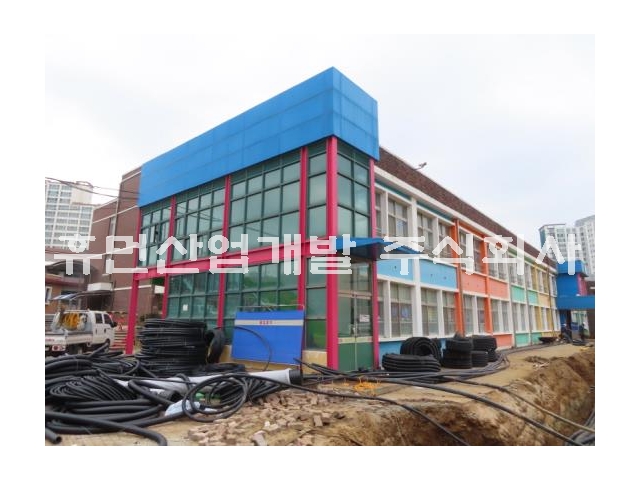 탑동초등학교 교사동 개축(그린스마트 미래학교)공사 중 철거공사